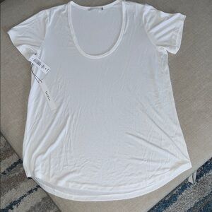 Aritzia Talula White Short Sleeve Tee